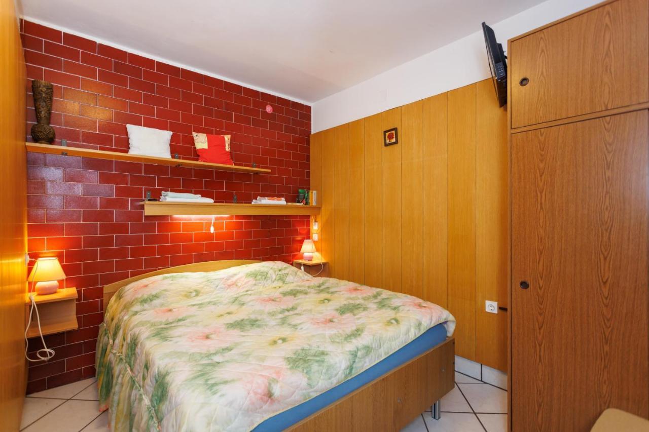 Apartments Pika คิร์ก ภายนอก รูปภาพ
